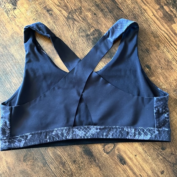 Old Navy Snake Skin Medium Support Sport Bra - Picture 2 of 3